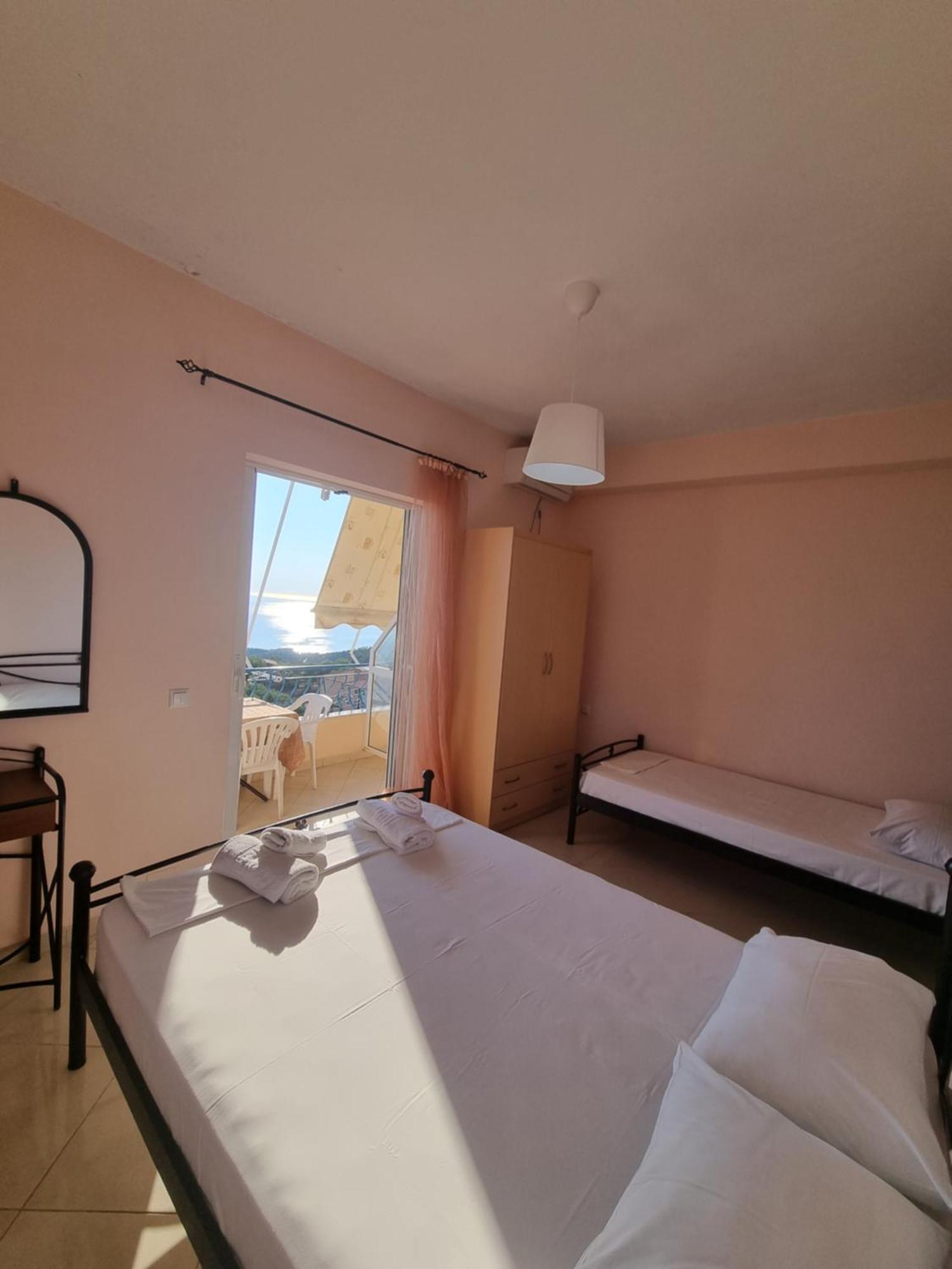 Let Rooms Lukova Eksteriør bilde