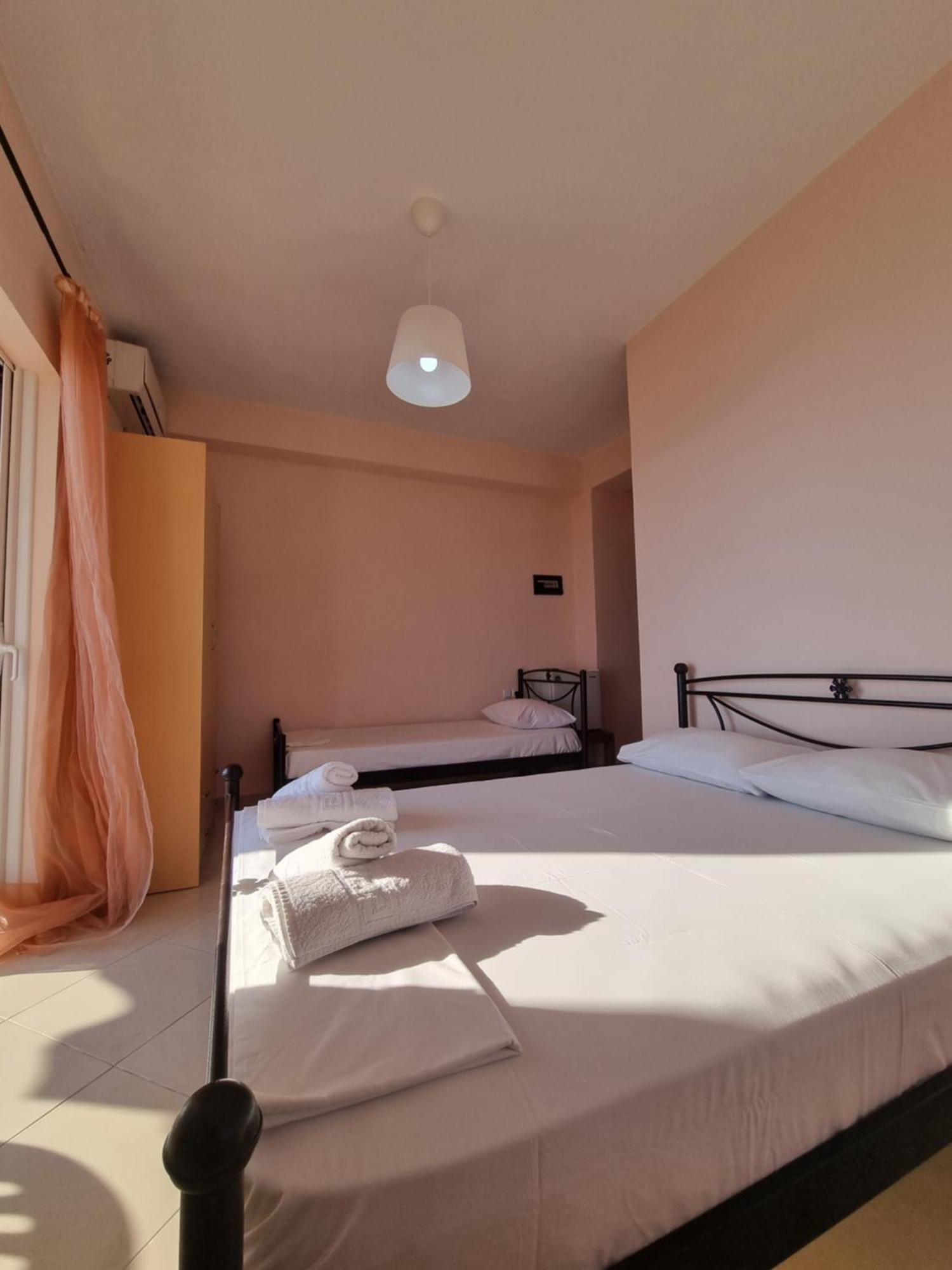 Let Rooms Lukova Eksteriør bilde